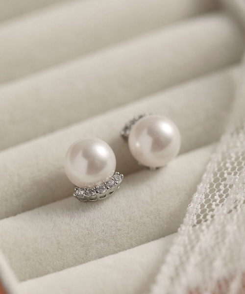 Lace Ladies(レースレディース)の「ビジュー ライン 一粒 パール ピアス イヤリング(ピアス(両耳用)・レディース・ホワイト系2/ホワイト系1・FREE)」の4枚目の写真