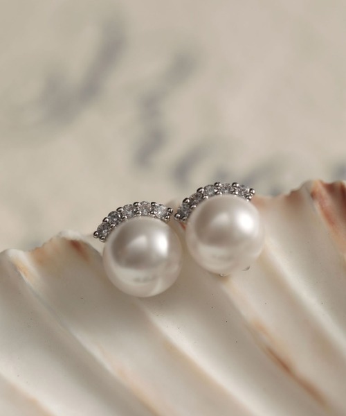 Lace Ladies(レースレディース)の「ビジュー ライン 一粒 パール ピアス イヤリング(ピアス(両耳用)・レディース・ホワイト系2/ホワイト系1・FREE)」の3枚目の写真