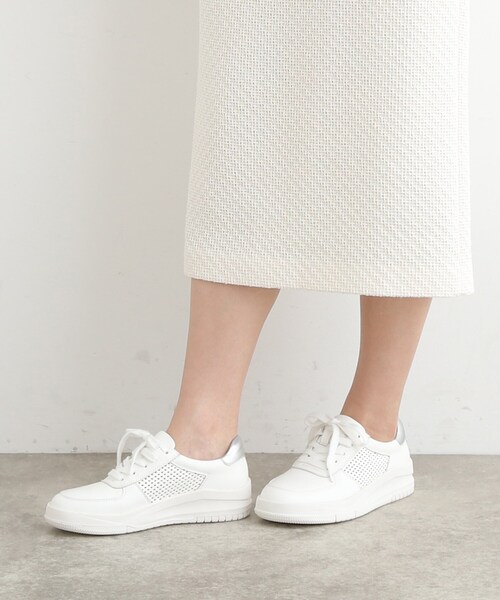 INDIVI（インディヴィ）の「◆【大人カジュアル！】パンチング柄スニーカー（スニーカー・レディース・ホワイト・35/45/25）」の7枚目の写真