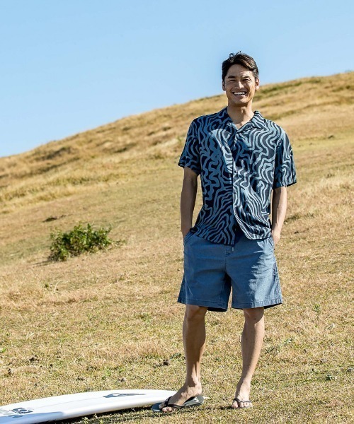Quiksilver(クイックシルバー)の「POOL PARTY CASUAL SS/クイックシルバー半袖総柄シャツ(シャツ/ブラウス・メンズ・ブラック/ブルー/ブルー系その他/ベージュ・X-LARGE/SMALL/MEDIUM/LARGE)」の4枚目の写真