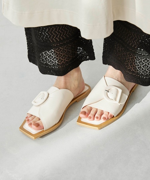 menue（メヌエ）の「エッジ スクエアトゥ フラットサンダル（サンダル・レディース・ブラック/アイボリー・LL/3L/L/M/S/SS）」の4枚目の写真