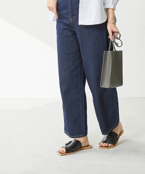 menue（メヌエ）の「エッジ スクエアトゥ フラットサンダル（サンダル・レディース・ブラック/アイボリー・LL/3L/L/M/S/SS）」の13枚目の写真