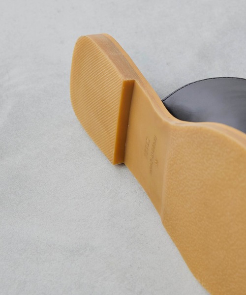 menue（メヌエ）の「エッジ スクエアトゥ フラットサンダル（サンダル・レディース・ブラック/アイボリー・LL/3L/L/M/S/SS）」の22枚目の写真