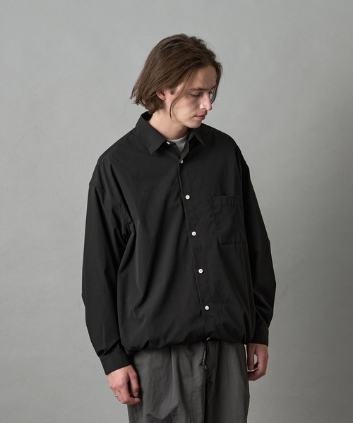 SLICK（スリック）の「タスランブロードドローストリングシャツ（シャツ/ブラウス・メンズ・グレイッシュベージュ/ブラック/サックスブルー/ネイビー・1/2/3）」の2枚目の写真