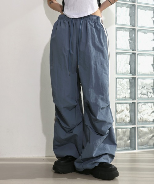 FOLLOWIN（フォロウィン）の「[UNISEX][6color][スポーティーブロックコアルック]ナイロンサイドラインストリングトラックワイドパンツ（その他パンツ・レディース・ベージュ/ブラウン/チャコールグレー/ブラック/カーキ/ライトブルー・FREE）」の6枚目の写真