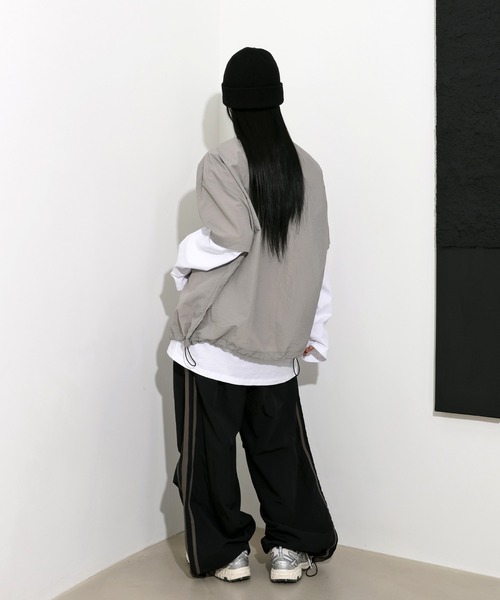 FOLLOWIN（フォロウィン）の「[UNISEX][6color][スポーティーブロックコアルック]ナイロンサイドラインストリングトラックワイドパンツ（その他パンツ・レディース・ベージュ/ブラウン/チャコールグレー/ブラック/カーキ/ライトブルー・FREE）」の9枚目の写真