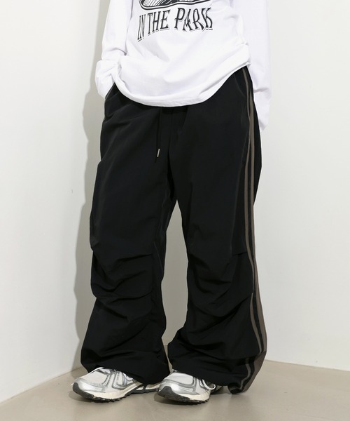 FOLLOWIN（フォロウィン）の「[UNISEX][6color][スポーティーブロックコアルック]ナイロンサイドラインストリングトラックワイドパンツ（その他パンツ・レディース・ベージュ/ブラウン/チャコールグレー/ブラック/カーキ/ライトブルー・FREE）」の14枚目の写真