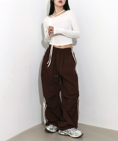 FOLLOWIN（フォロウィン）の「[UNISEX][6color][スポーティーブロックコアルック]ナイロンサイドラインストリングトラックワイドパンツ（その他パンツ・レディース・ベージュ/ブラウン/チャコールグレー/ブラック/カーキ/ライトブルー・FREE）」の20枚目の写真