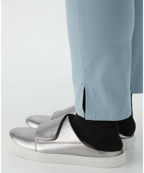 Live in comfort(リブインコンフォート)の「リブ イン コンフォート フルオープンで脱ぎ履きらくらく!履き心地抜群なきれいめスニーカー(スニーカー・レディース・ブラック/シルバー・6/4/1/2/3/5)」の11枚目の写真