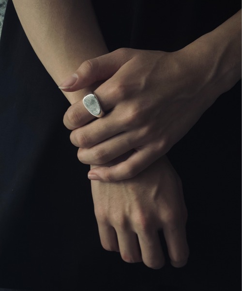 Burner（バーナー）の「【OKUOKU　0909】テクスチャー リング アシンメトリー yan-ring-00391 N（リング・メンズ・シルバー・FREE）」の3枚目の写真