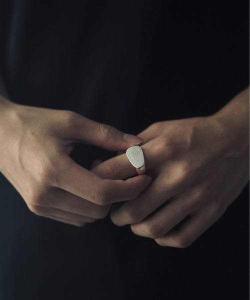 Burner（バーナー）の「【OKUOKU　0909】テクスチャー リング アシンメトリー yan-ring-00391 N（リング・メンズ・シルバー・FREE）」の4枚目の写真