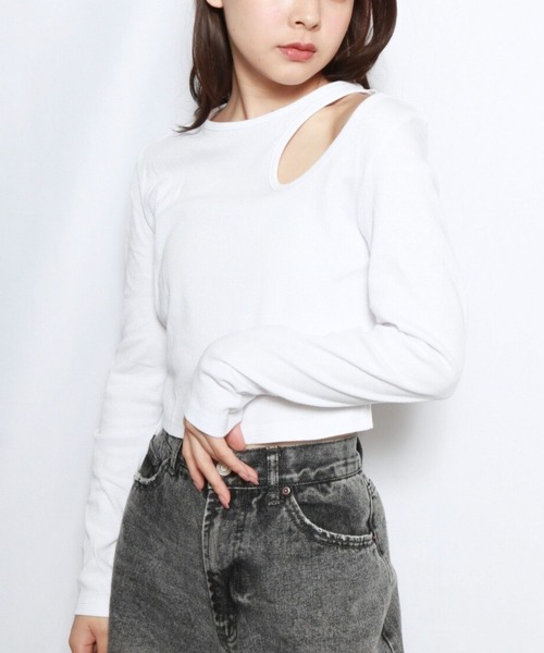 sevens(セブンズ)の「【sevens】サイドカットアウトトップス(Tシャツ/カットソー・レディース・ブラック/ホワイト/グリーン・FREE)」の2枚目の写真