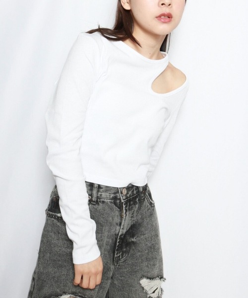sevens(セブンズ)の「【sevens】サイドカットアウトトップス(Tシャツ/カットソー・レディース・ブラック/ホワイト/グリーン・FREE)」の6枚目の写真