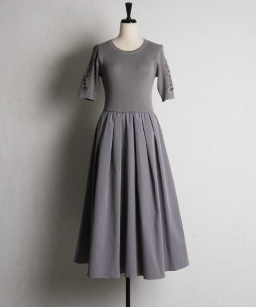 新品　フラワー刺繍スリーブリブニット×タフタドッキングワンピース フラワー刺繍スリーブリブニット×タフタドッキングワンピース
