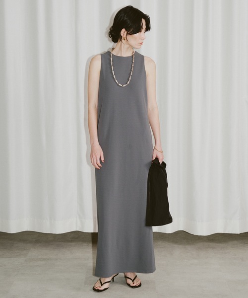 yae(ヤエ)の「Back twisted desing long dress / バックツイストデザインロングドレス(ワンピース・レディース・レッド/チャコールグレー/ブラック・36/38)」の4枚目の写真