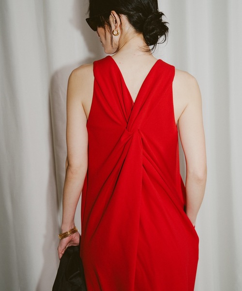 yae(ヤエ)の「Back twisted desing long dress / バックツイストデザインロングドレス(ワンピース・レディース・レッド/チャコールグレー/ブラック・36/38)」の20枚目の写真