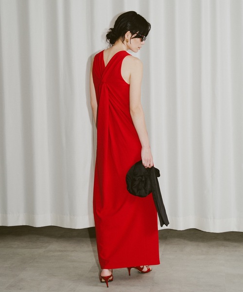 バックツイスト ロングワンピース yae（ヤエ）の「Back twisted desing long dress / バックツイスト