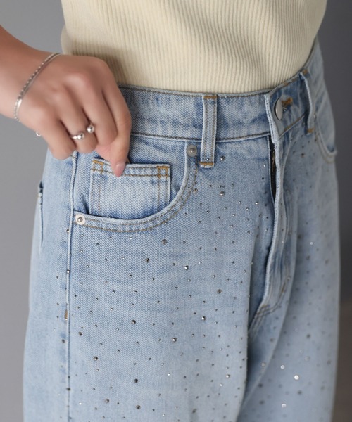mily bilet（ミウィビレット）の「【mily bilet】動くたび、キラキラ輝くオーロラストーンが主役。ヴィンテージライクカーブデニムパンツ（デニムパンツ・レディース・ブルー/その他1/ブラック・X-LARGE/SMALL/MEDIUM/LARGE）」の13枚目の写真