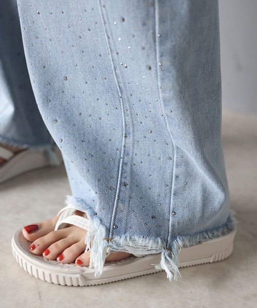 mily bilet（ミウィビレット）の「【mily bilet】動くたび、キラキラ輝くオーロラストーンが主役。ヴィンテージライクカーブデニムパンツ（デニムパンツ・レディース・ブルー/その他1/ブラック・X-LARGE/SMALL/MEDIUM/LARGE）」の15枚目の写真