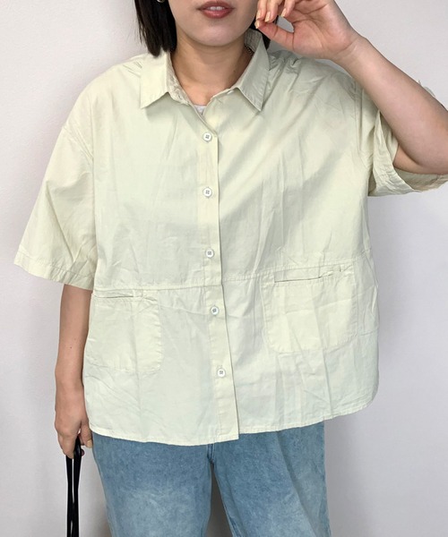CRB(シーアールビー)の「バックフリル半袖シャツ(シャツ/ブラウス・レディース・ベージュ/ピンク/ライトグリーン/オフホワイト・F)」の3枚目の写真