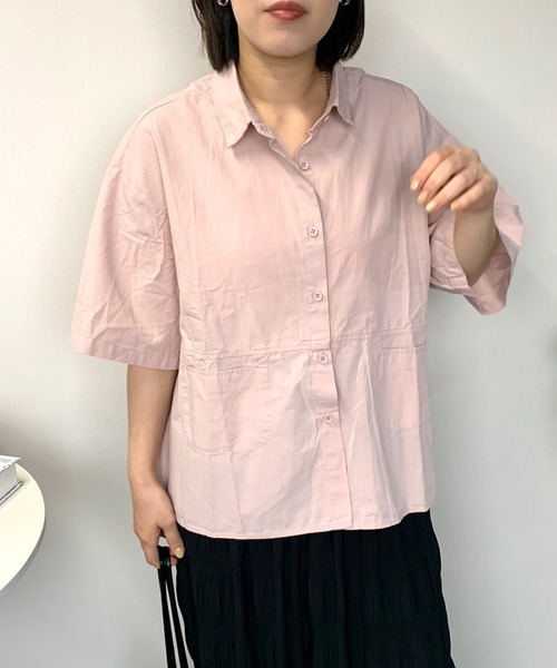 CRB(シーアールビー)の「バックフリル半袖シャツ(シャツ/ブラウス・レディース・ベージュ/ピンク/ライトグリーン/オフホワイト・F)」の5枚目の写真