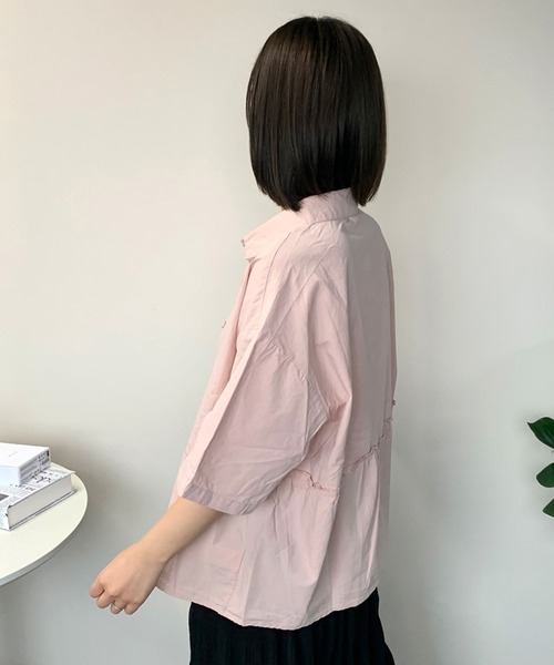 CRB(シーアールビー)の「バックフリル半袖シャツ(シャツ/ブラウス・レディース・ベージュ/ピンク/ライトグリーン/オフホワイト・F)」の7枚目の写真