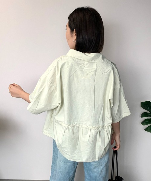 CRB(シーアールビー)の「バックフリル半袖シャツ(シャツ/ブラウス・レディース・ベージュ/ピンク/ライトグリーン/オフホワイト・F)」の13枚目の写真