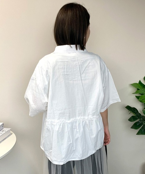 CRB(シーアールビー)の「バックフリル半袖シャツ(シャツ/ブラウス・レディース・ベージュ/ピンク/ライトグリーン/オフホワイト・F)」の16枚目の写真