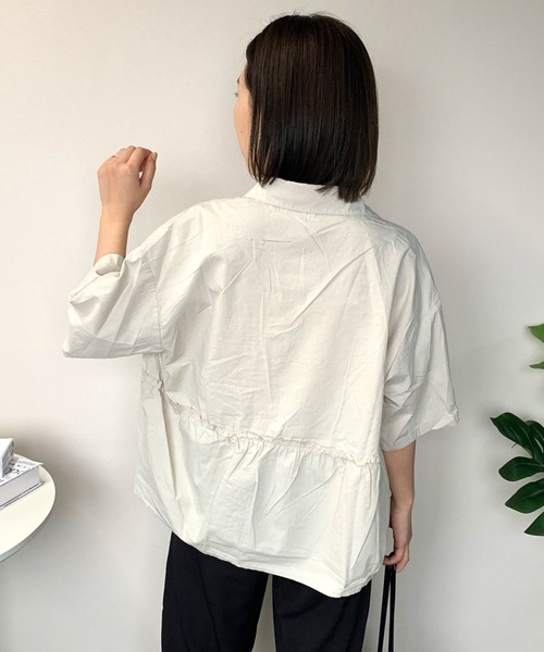 CRB(シーアールビー)の「バックフリル半袖シャツ(シャツ/ブラウス・レディース・ベージュ/ピンク/ライトグリーン/オフホワイト・F)」の20枚目の写真