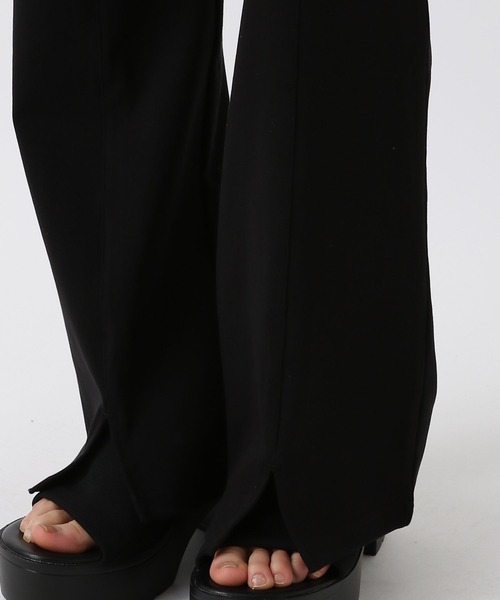 FOREVER 21（フォーエバー トゥエンティーワン）の「【2024SS】カットフレアパンツ（その他パンツ・レディース・カーキ/ブラック・MEDIUM/SMALL）」の22枚目の写真