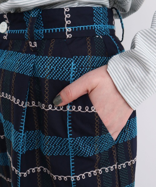 セール】○くるくるチェック刺繍パンツ（その他パンツ）｜l'atelier du