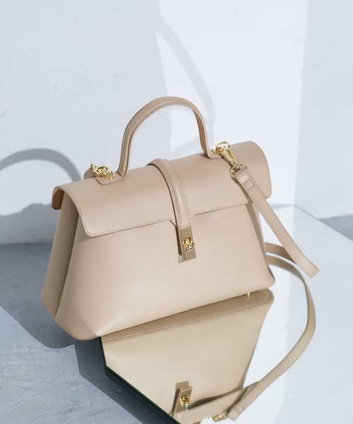 VIS(ビス)の「ひねり金具ワンハンドルバッグ/2WAY,軽量(ハンドバッグ・レディース・ブラック系その他/ダークブラウン/モスグリーン/グレー系その他/ベージュ/ベージュ系その他2・FREE)」の4枚目の写真