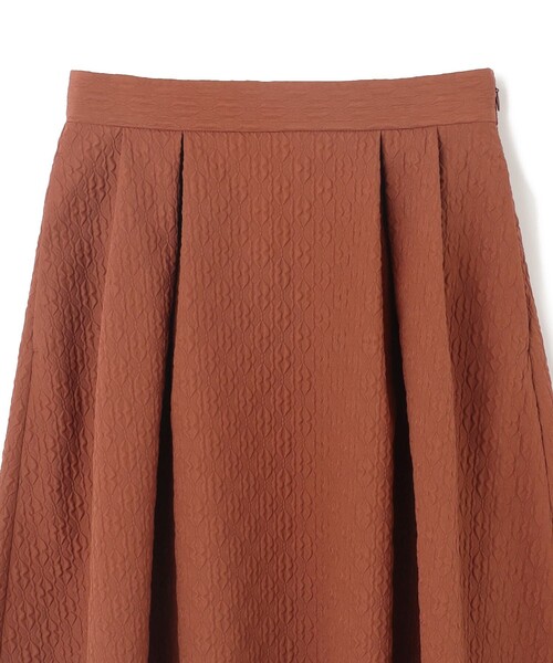 UNFILO（アンフィーロ）の「エンボスフレアスカート（スカート・レディース・ダークブラウン系/ブラック系・X-SMALL/SMALL/MEDIUM/LARGE）」の6枚目の写真