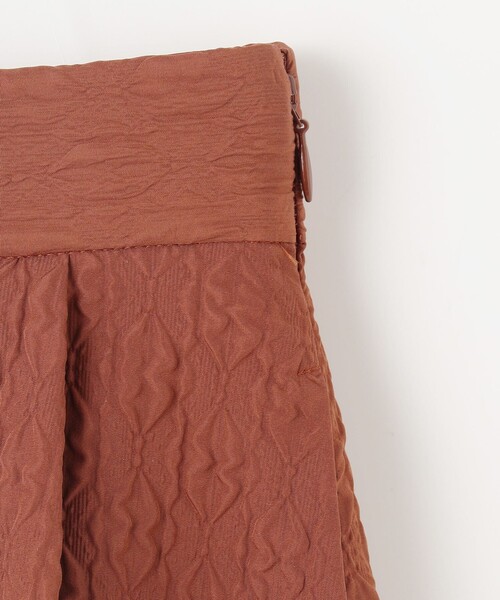 UNFILO（アンフィーロ）の「エンボスフレアスカート（スカート・レディース・ダークブラウン系/ブラック系・X-SMALL/SMALL/MEDIUM/LARGE）」の7枚目の写真