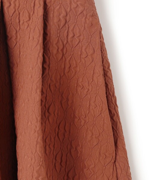 UNFILO（アンフィーロ）の「エンボスフレアスカート（スカート・レディース・ダークブラウン系/ブラック系・X-SMALL/SMALL/MEDIUM/LARGE）」の8枚目の写真