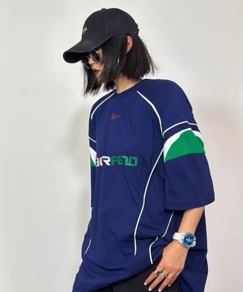 MGV(エムジーヴィー)の「Street Uniform-Like Cut and Sew Top(Tシャツ/カットソー・メンズ・レッド/ブルー・X-LARGE/LARGE/MEDIUM)」の6枚目の写真