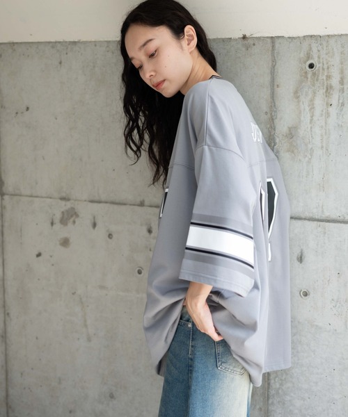 WEGO（ウィゴー）の「WEGO/ナンバリングホッケーTシャツ（Tシャツ/カットソー・メンズ・ブラック/グレー・MEDIUM/LARGE）」の14枚目の写真