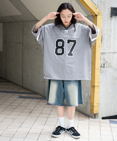 WEGO（ウィゴー）の「WEGO/ナンバリングホッケーTシャツ（Tシャツ/カットソー・メンズ・ブラック/グレー・MEDIUM/LARGE）」の17枚目の写真