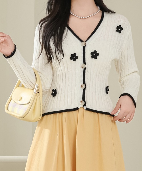 Lace Ladies(レースレディース)の「花モチーフ付き Vネック リブ ニット カーディガン(カーディガン/ボレロ・レディース・ブラック/アイボリー・FREE)」の12枚目の写真