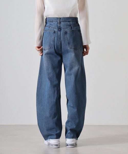 atONE(アットワン)の「加工デニムカーブパンツ(デニムパンツ・レディース・ブルー/オフホワイト/ブルー系その他2・M)」の5枚目の写真