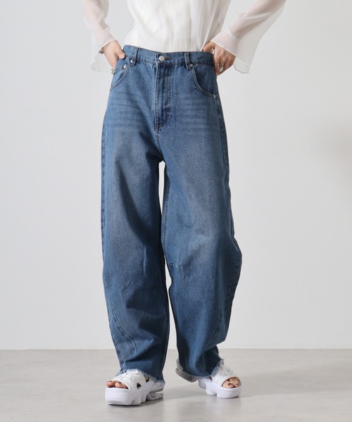atONE(アットワン)の「加工デニムカーブパンツ(デニムパンツ・レディース・ブルー/オフホワイト/ブルー系その他2・M)」の19枚目の写真