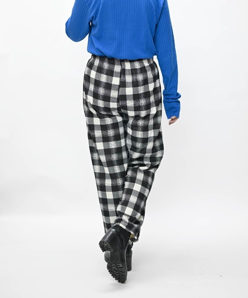 MARAI(マーライ)の「チェック柄裏ボアストレートパンツ(その他パンツ・レディース・ブルー/ブラック×ベージュ/ブラック×ホワイト/グリーン/ベージュ/ブラック・FREE)」の9枚目の写真