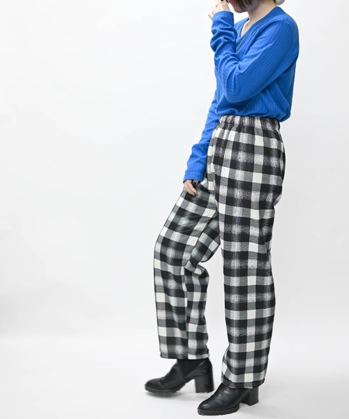 MARAI(マーライ)の「チェック柄裏ボアストレートパンツ(その他パンツ・レディース・ブルー/ブラック×ベージュ/ブラック×ホワイト/グリーン/ベージュ/ブラック・FREE)」の7枚目の写真