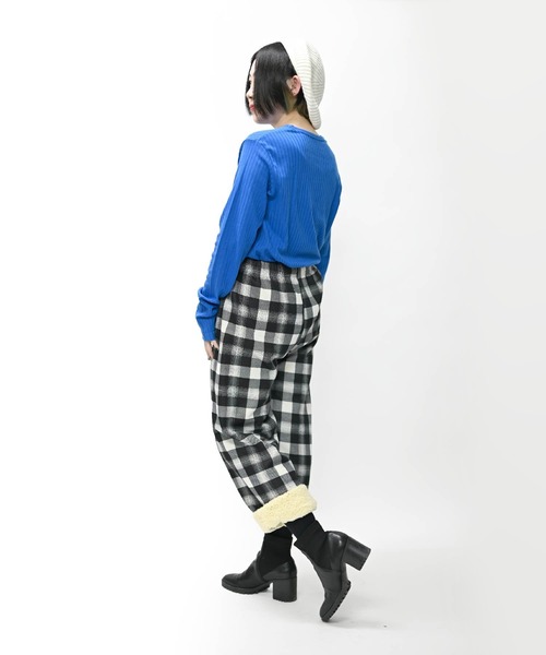MARAI(マーライ)の「チェック柄裏ボアストレートパンツ(その他パンツ・レディース・ブルー/ブラック×ベージュ/ブラック×ホワイト/グリーン/ベージュ/ブラック・FREE)」の11枚目の写真