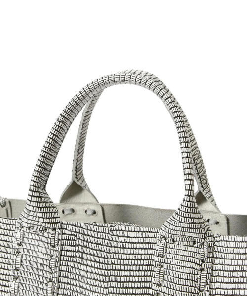 POMTATA(ポンタタ)の「POMTATA/ポンタタ/SAKU TOTE BAG(トートバッグ・レディース・ホワイト/ブラック・F)」の19枚目の写真