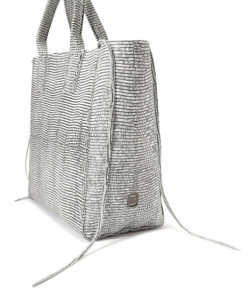 POMTATA(ポンタタ)の「POMTATA/ポンタタ/SAKU TOTE BAG(トートバッグ・レディース・ホワイト/ブラック・F)」の17枚目の写真