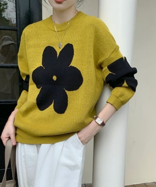 ECLIN（エクラン）の「配色フラワージャガードクルーネックニットプルオーバー（ニット/セーター・レディース・キャメル/ブルーグレー/ブラック/グレー・FREE）」の11枚目の写真