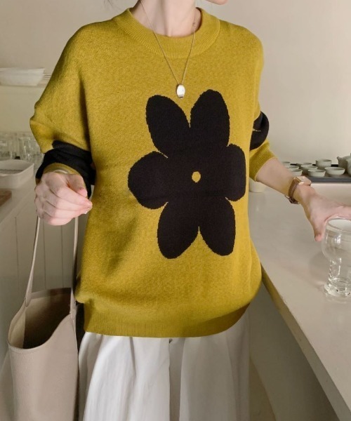 ECLIN（エクラン）の「配色フラワージャガードクルーネックニットプルオーバー（ニット/セーター・レディース・キャメル/ブルーグレー/ブラック/グレー・FREE）」の13枚目の写真