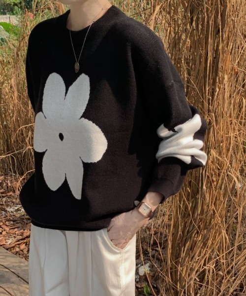 ECLIN（エクラン）の「配色フラワージャガードクルーネックニットプルオーバー（ニット/セーター・レディース・キャメル/ブルーグレー/ブラック/グレー・FREE）」の17枚目の写真