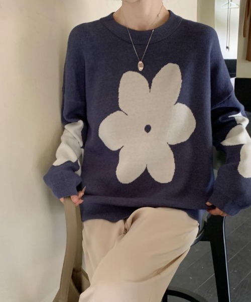 ECLIN（エクラン）の「配色フラワージャガードクルーネックニットプルオーバー（ニット/セーター・レディース・キャメル/ブルーグレー/ブラック/グレー・FREE）」の18枚目の写真